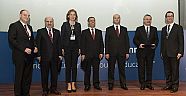 INTEL ZİRVESİNDE KÜLTÜRLÜ TARTIŞMA