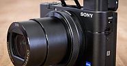 SONY FOTOĞRAF MAKİNESİ YENİLEMEYE DOYMUYOR