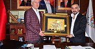 YAŞAR KARAKELLEDEN MEHMET İSPİROĞLUNA ANLAMLI ZİYARET